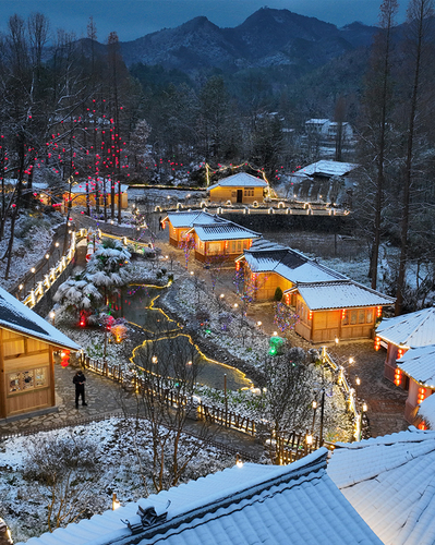 沐心茶谷·私房火锅 >>

当茶园遇上火锅

在沐心茶谷.私房火锅

氤氲烟气漫开

享受一份茶园静意的慢调生活

体会云卷云舒的闲适